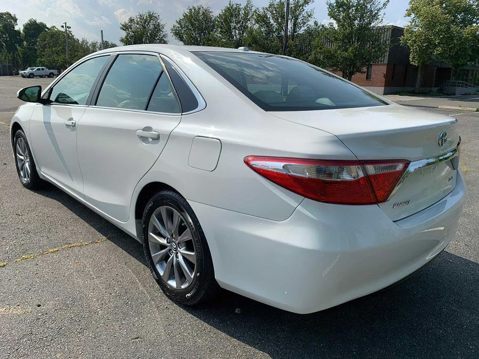 Toyota Camry      2016