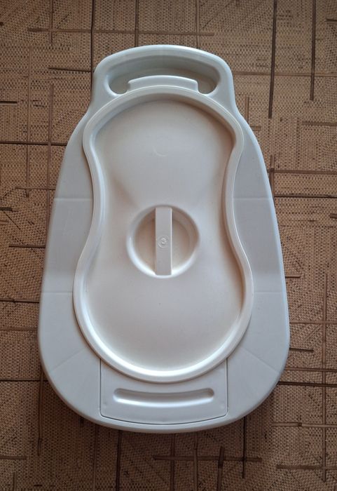 Судно підкладне з кришкою.