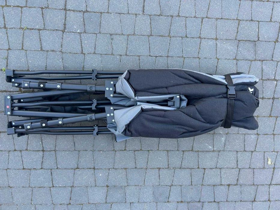 Kompaktowe łóżko składane z materacem i kieszonką – czarne