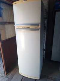 Большой и объемный холодильник Вирпул в отличном рабочем состоянии