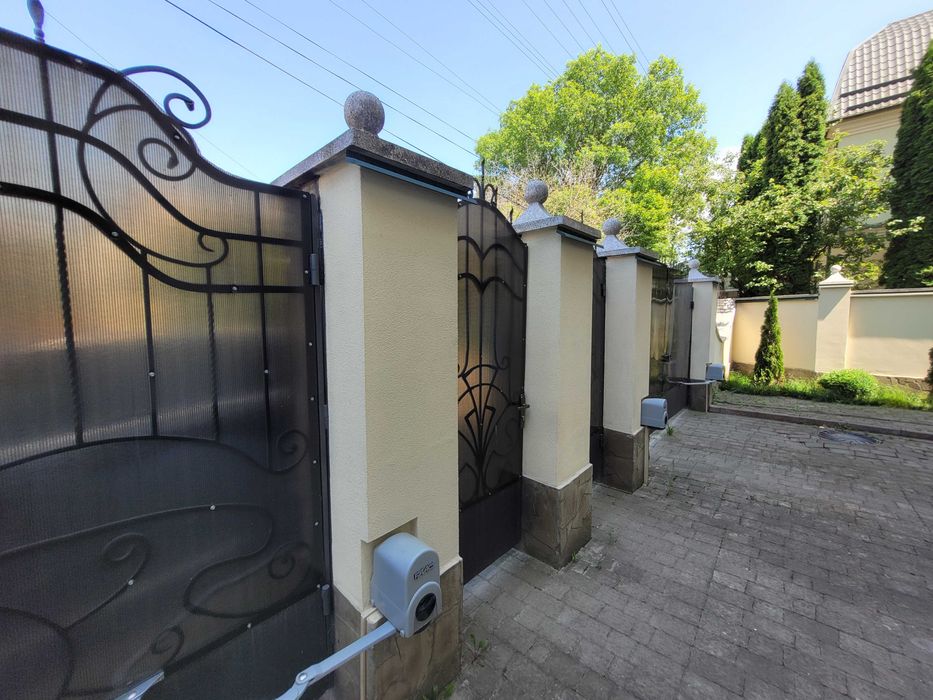 Продаж будинку біля центру та парку Шевченка