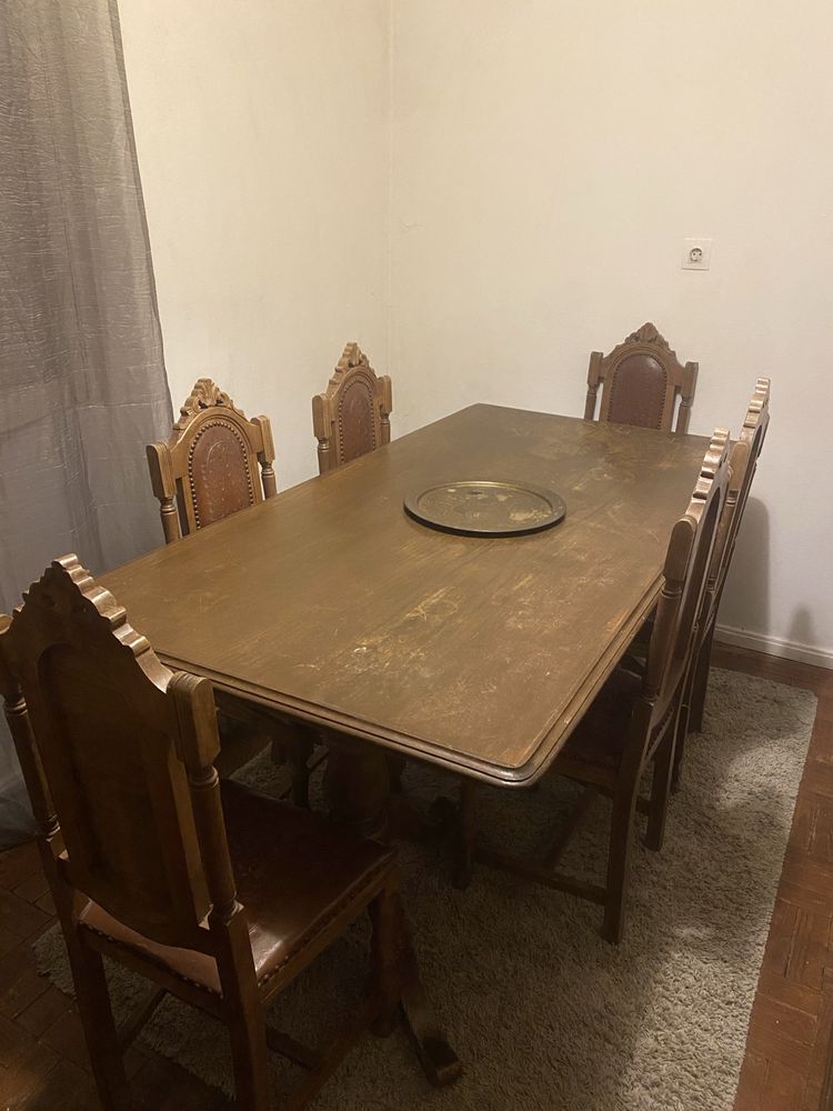 Mesa com 6 cadeiras