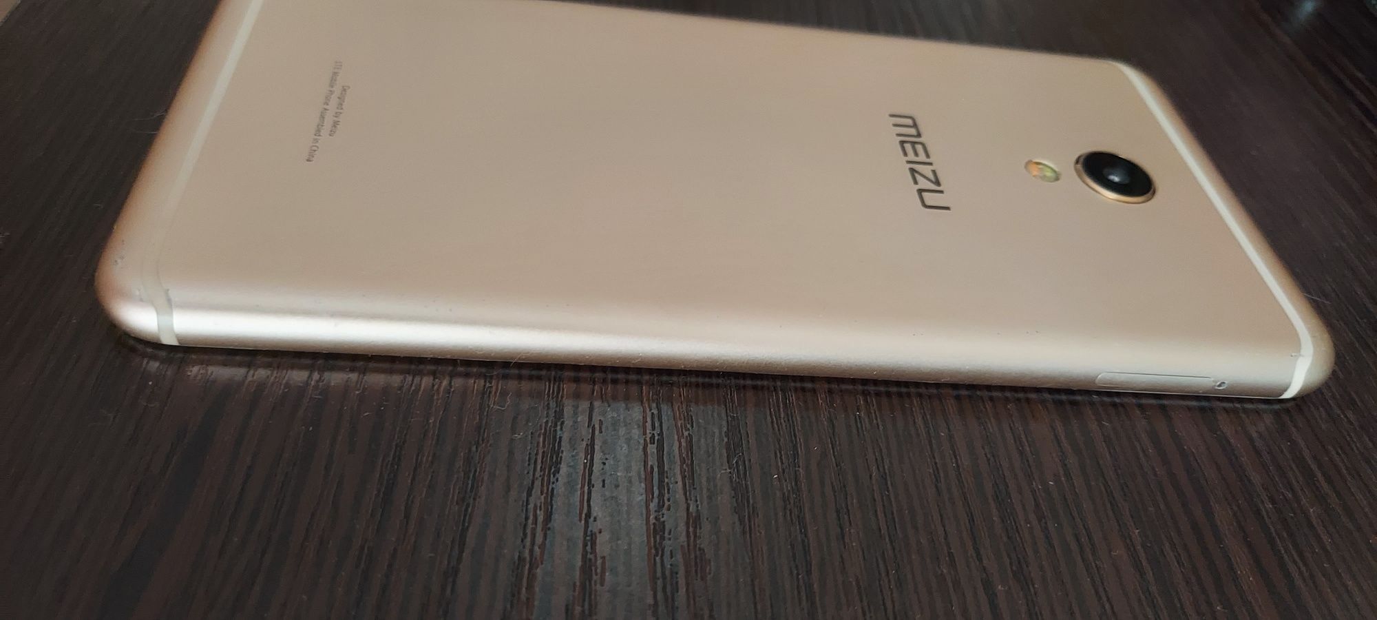 В идеальном состоянии смартфон Meizu MX6 (32Gb, M685Q, gold)