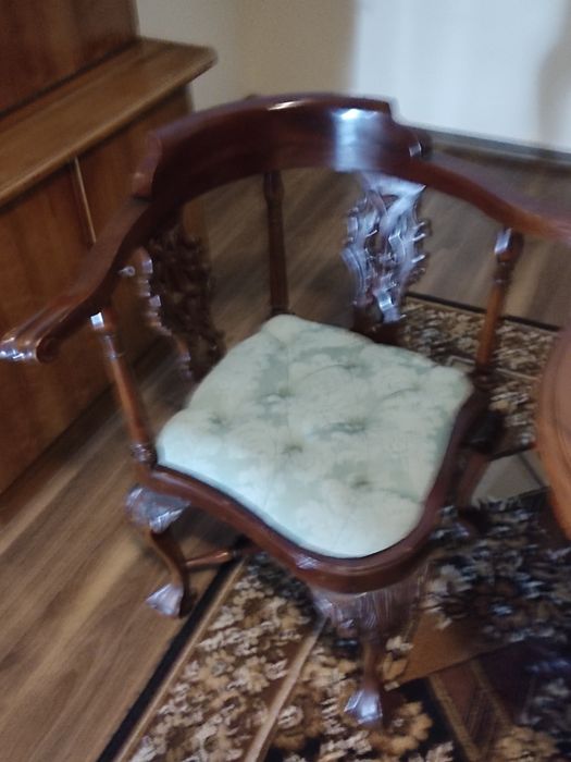 Machon stołek rzezbiony antyk