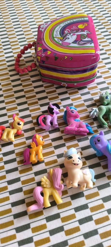 Vendo conjunto -  mala metalica com mini poneis e unicornios