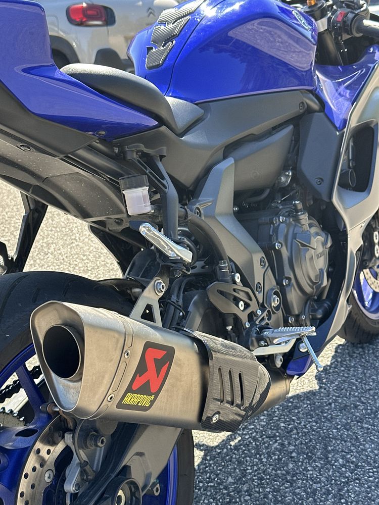 Yamaha R7 2022 Azul e Preta
