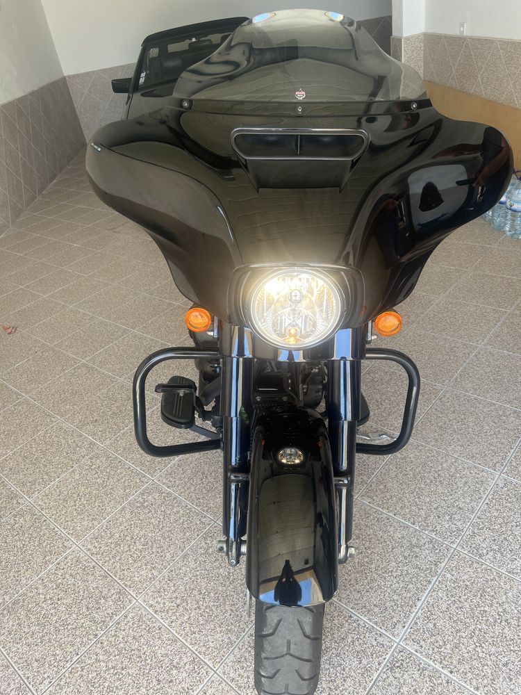 Harley-Davidson street glide 107