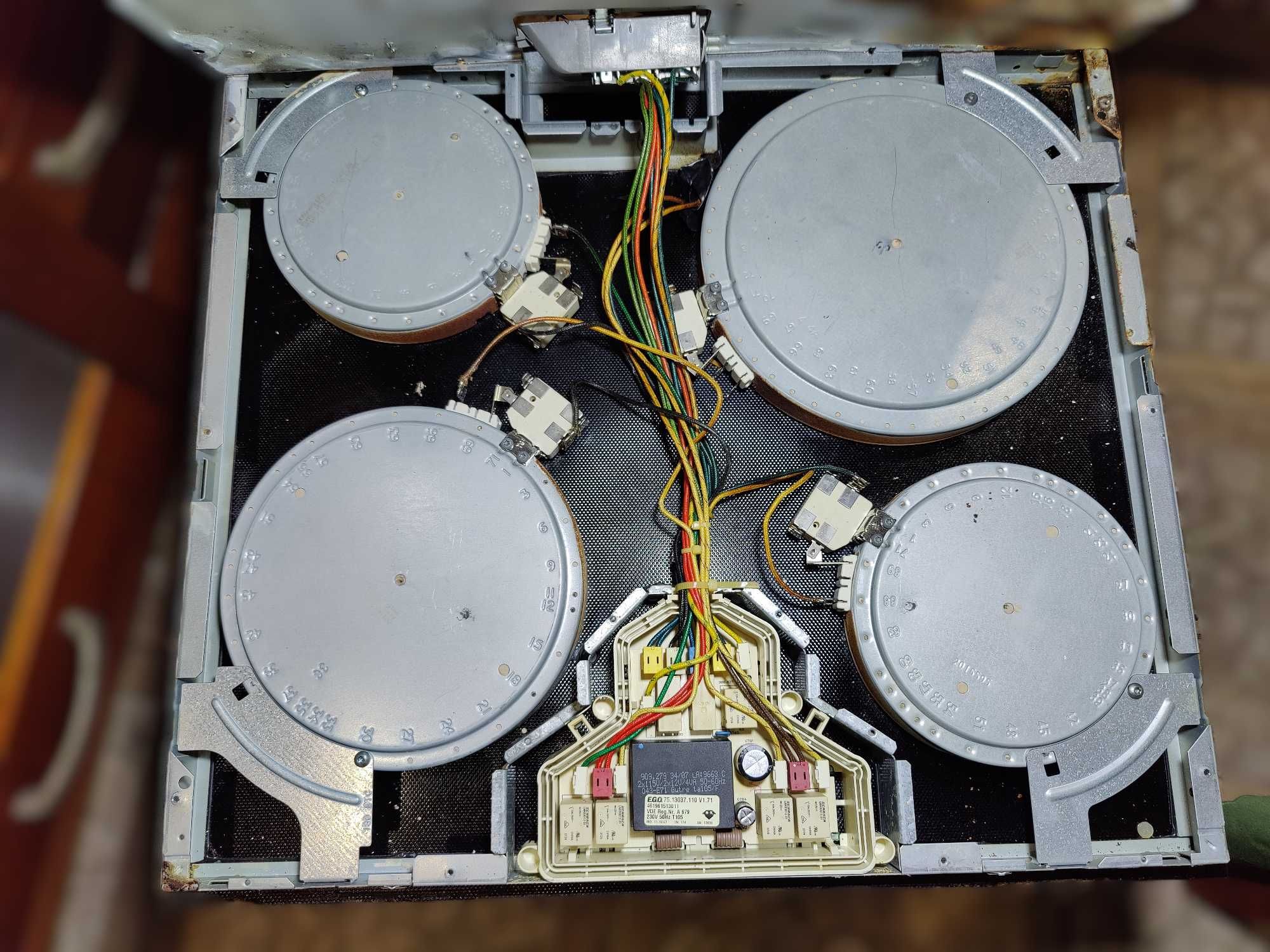 Варочная поверхность Whirlpool AKT 810/BA на запчасти.