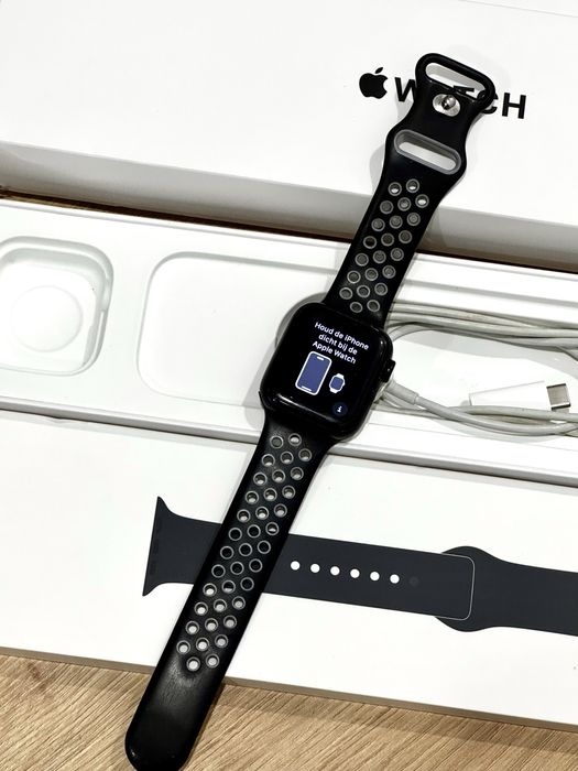 Apple Watch SE (2 geraçâo) 40 mm