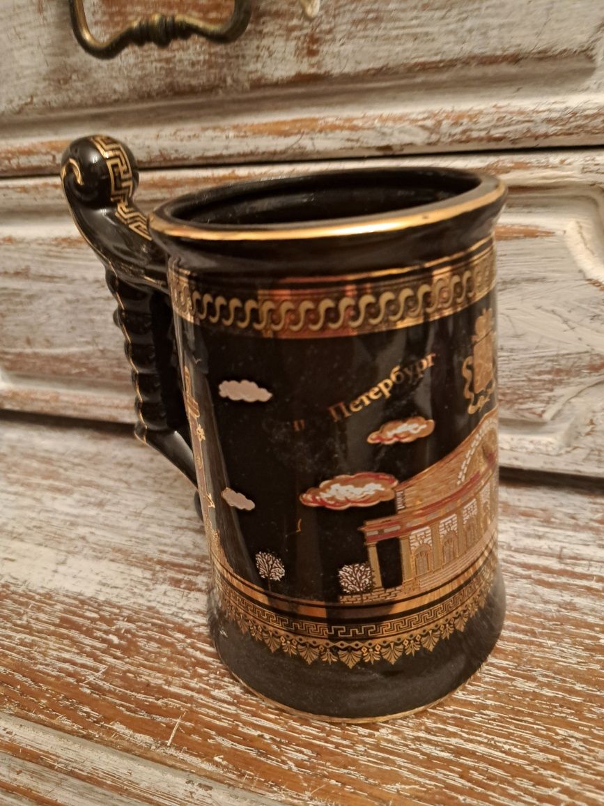 Kufel porcelanowy .