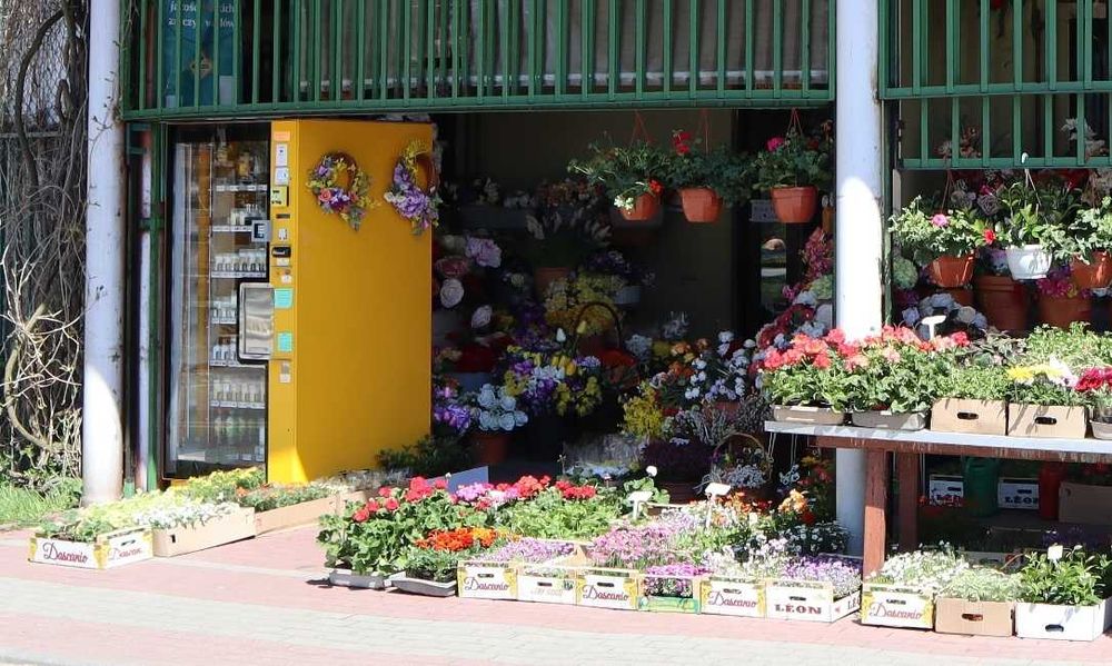 Zniczomat, automat sprzedający, vendingowy do zniczy i wkładów