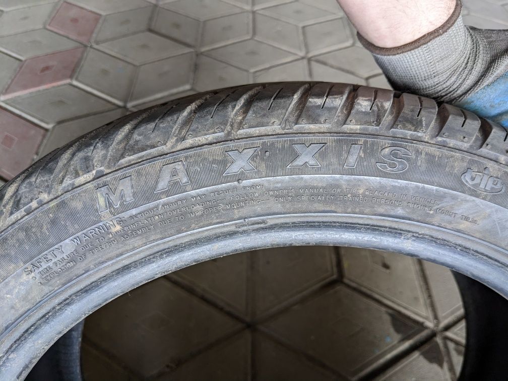 235/40R17 Maxxis літо комплект