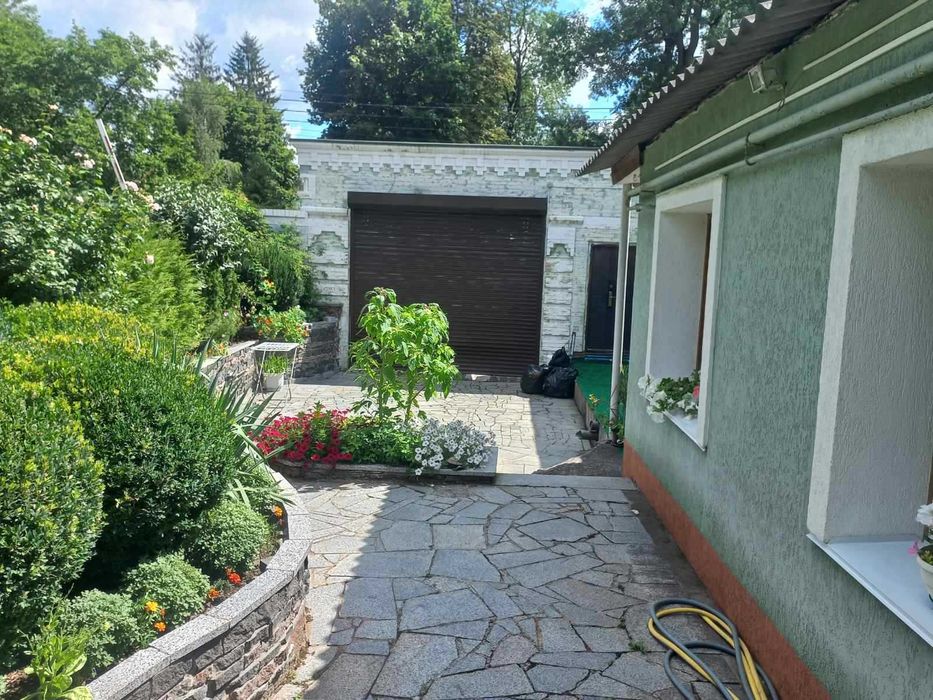 Частина будинку з окремим двором на Старому Бульварі