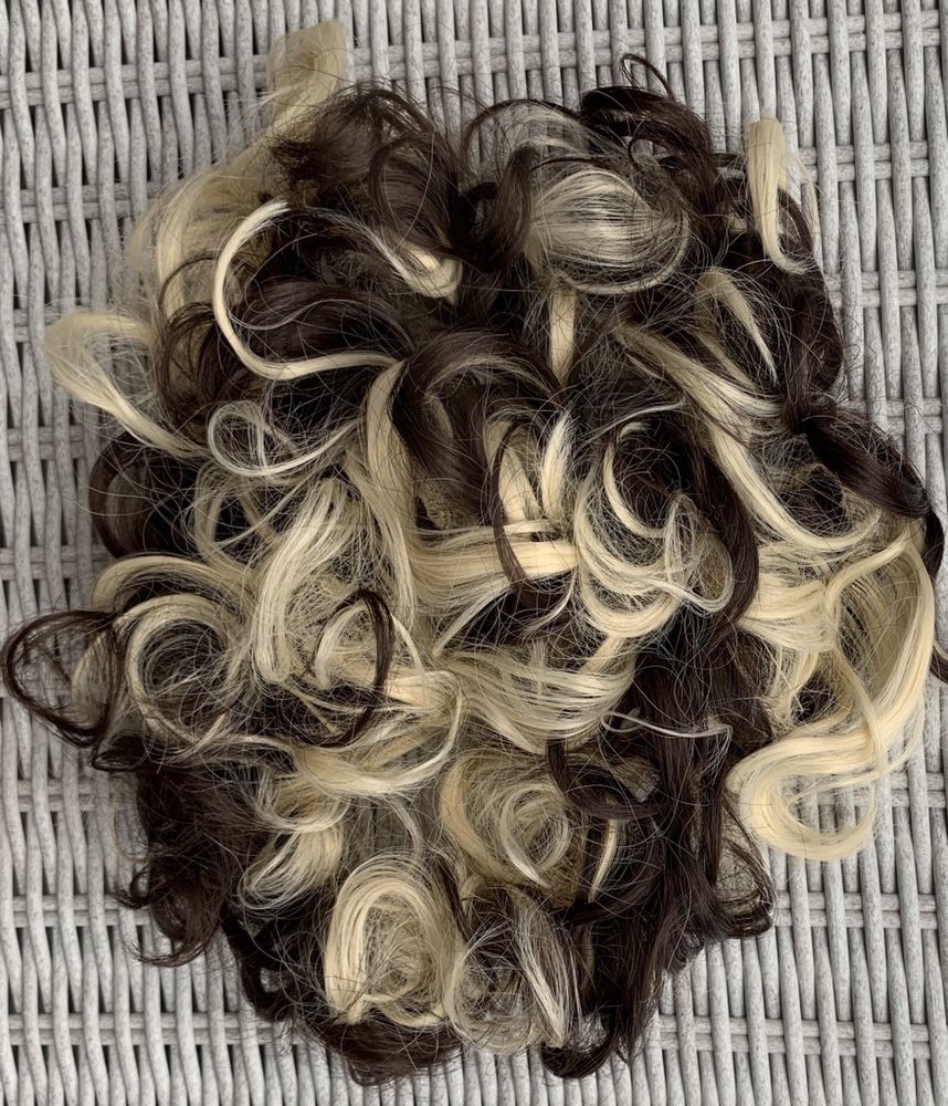 Włosy doczepiane, brąz z blondem, kok na gumce, zawijany 90 cm ( 326 )