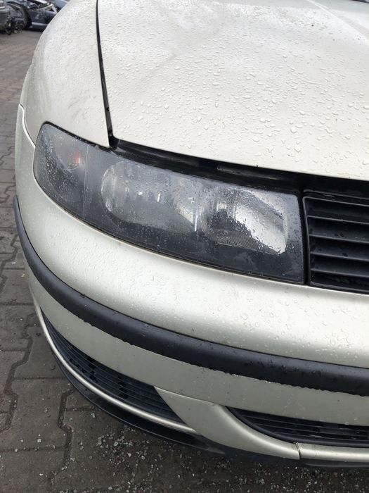 Reflektor lampa prawy przód przednia Seat Leon I Toledo II