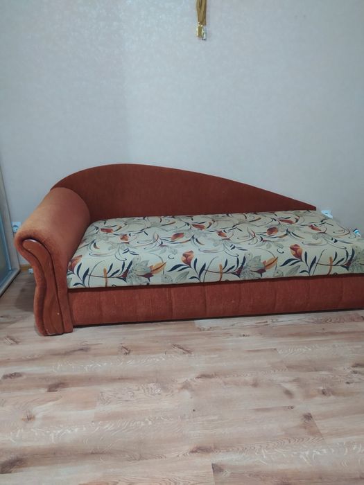 Продам диван в хорошем состоянии
