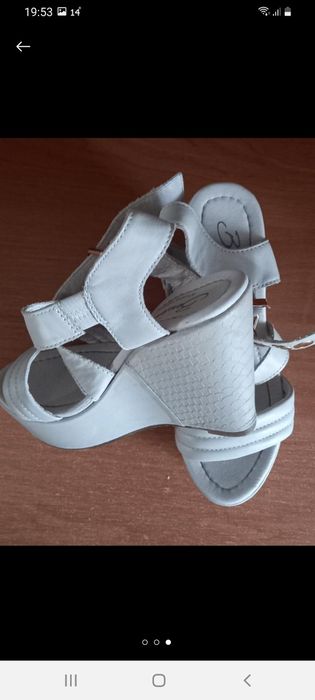 Продам женские босоножки