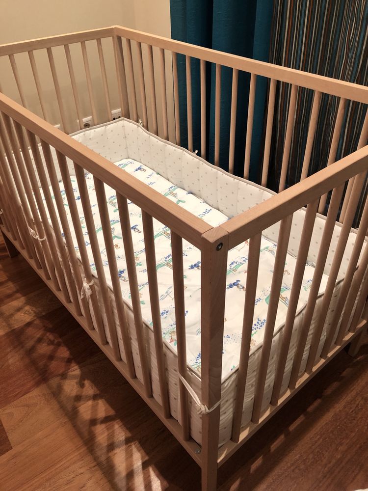 Berço cama e colchao marca trama
