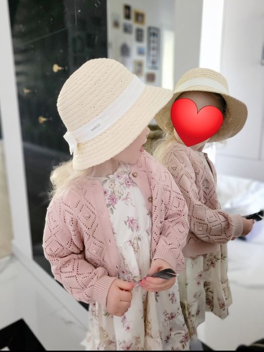 Ażurowy sweterek 86 kardigan basic z kwiatowym haftem