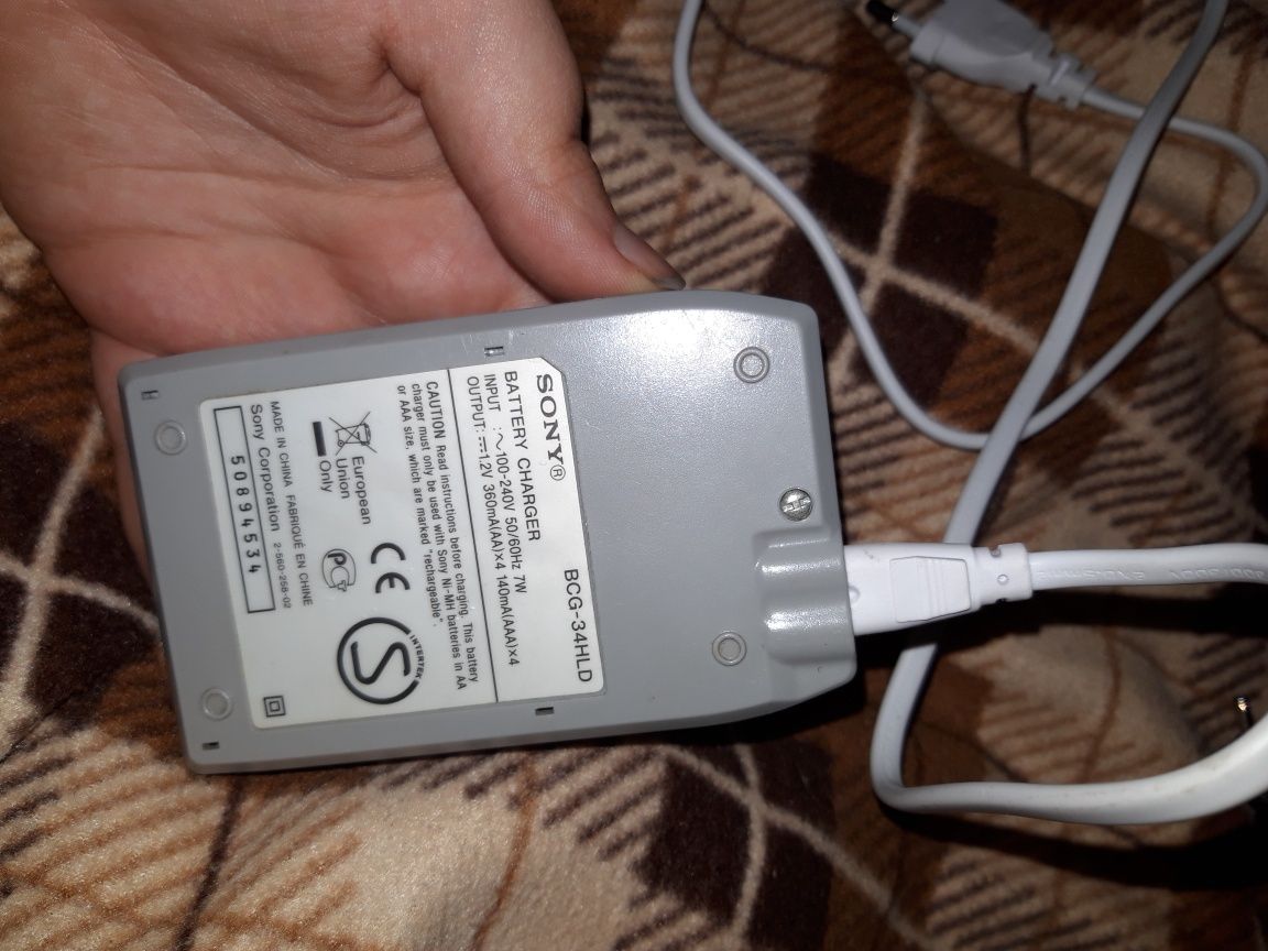 Зарядное устройство для аккумуляторов SONY BCG-34HLD батареек