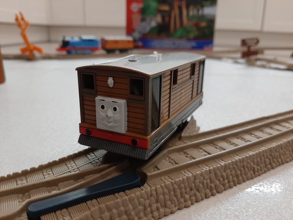 Kolejka Tomek i Przyjaciele Fisher Price duży zestaw