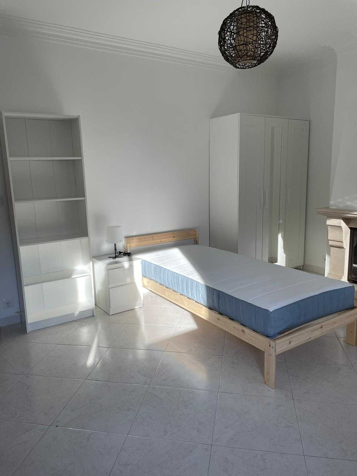 Quarto para arrendar na Amadora próximo Metro/CP
