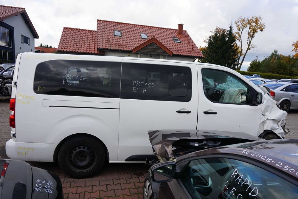 Toyota Proace samochód powypadkowy.