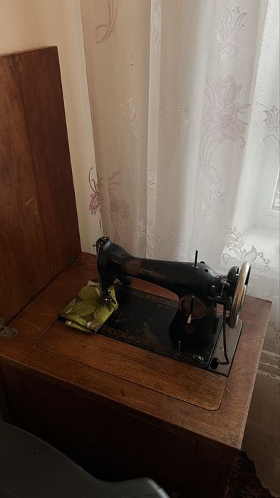 Швейна машинка подолка