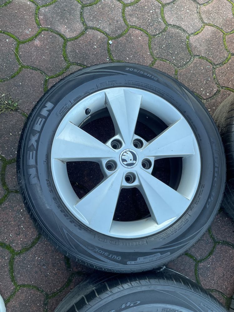 Koła Felgi Skoda 16 cali octavia oryginalne opony 5x112