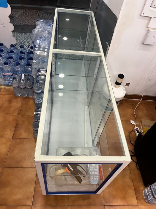 Vitrine expositora de vidro – balcão de loja