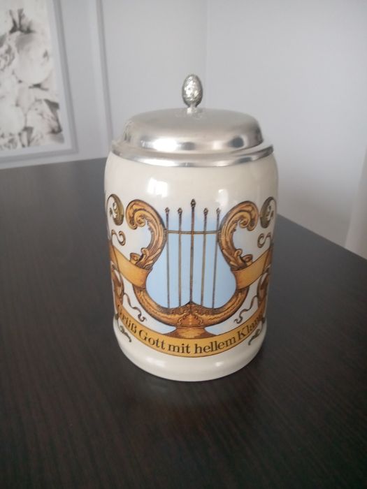 Kufel do piwa, zdobiony