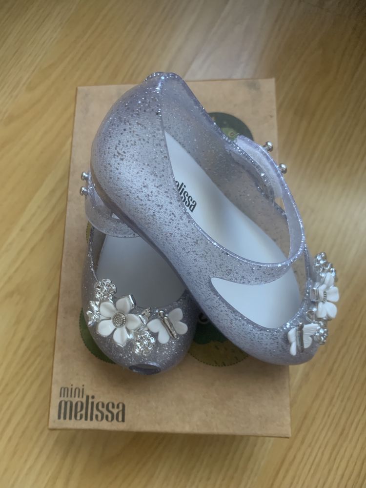 Mini Melissa ultragirl tamanho 22 / 23 Novas