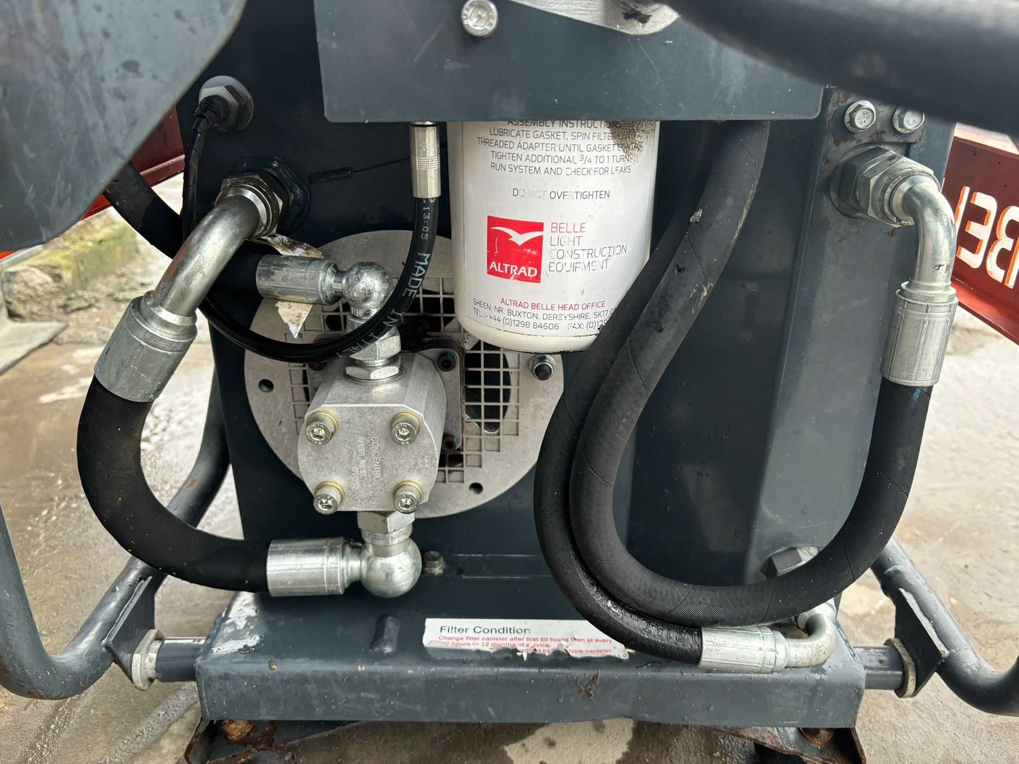 Stacja hydrauliczna Belle  z młotem do kucia