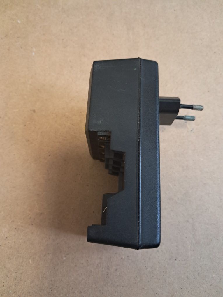 Зарядний пристрій MW 8168 GS для акумуляторів NiCd/NiMH типу АА і ААА