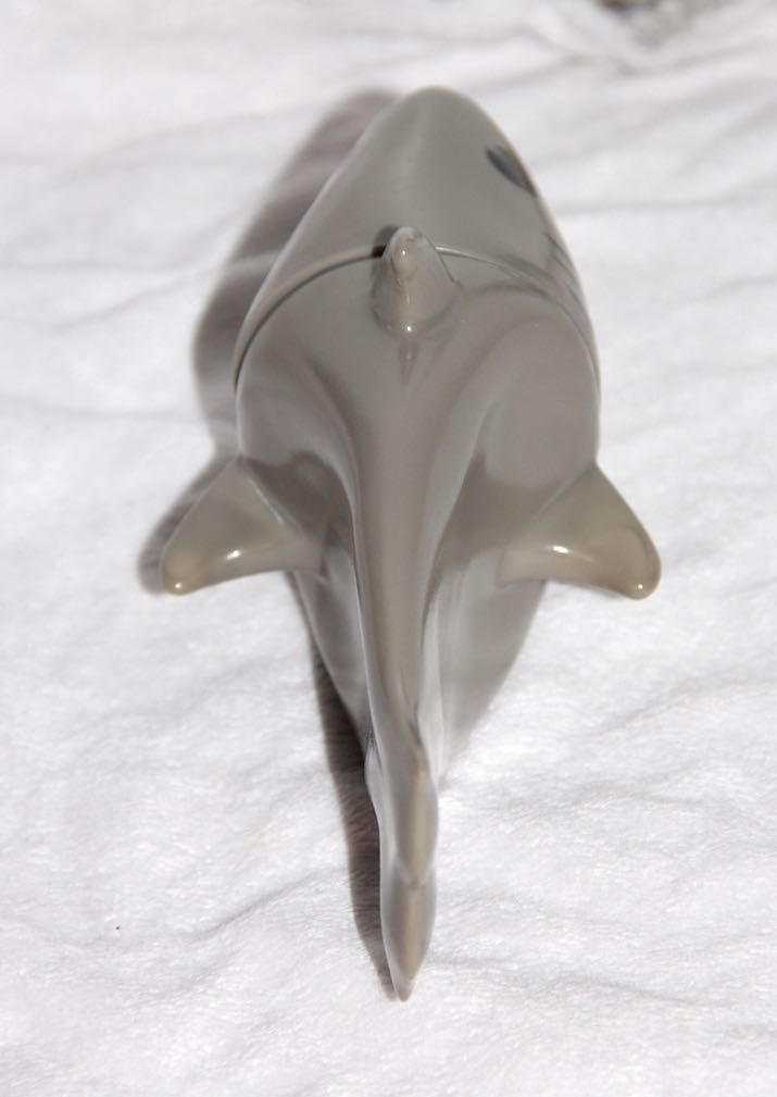 zabawka gumowa szary rekin guma maskotka piszczącą piszczy