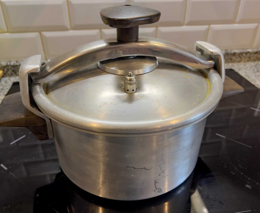 Panela de Pressão Silampos 5 litros em bom estado