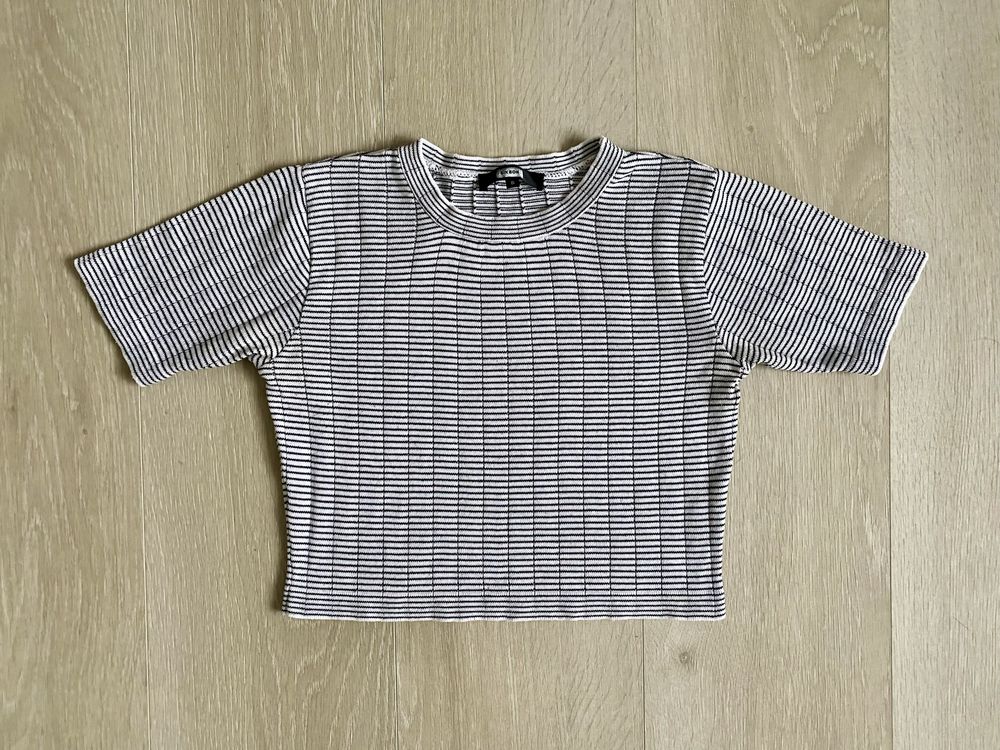 Krótki t-shirt sweterkowy crop top dzianinowy S/M