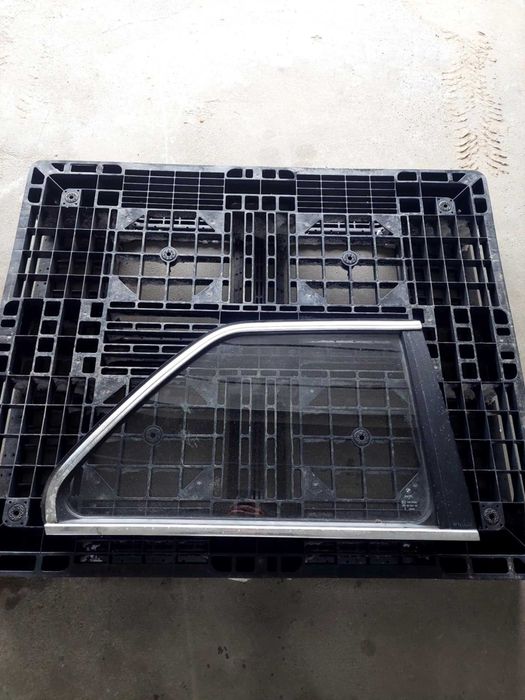 Części do BMW E30 Coupe – komplet szyb, drzwi , klapa, kokpit i inne