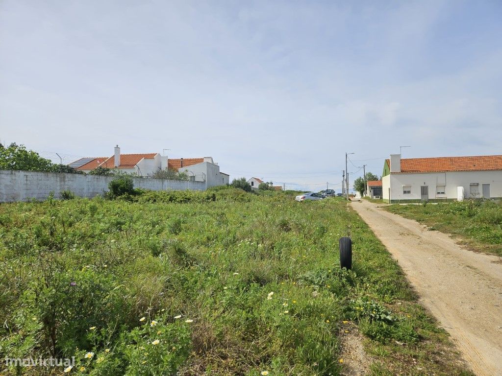 Terreno Misto com Ruína