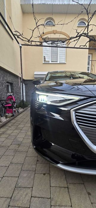 продж авто Audi e-tron