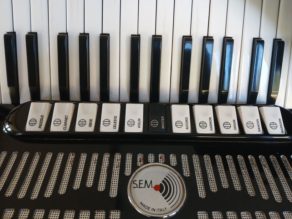 Włoski akordeon Elka Sem