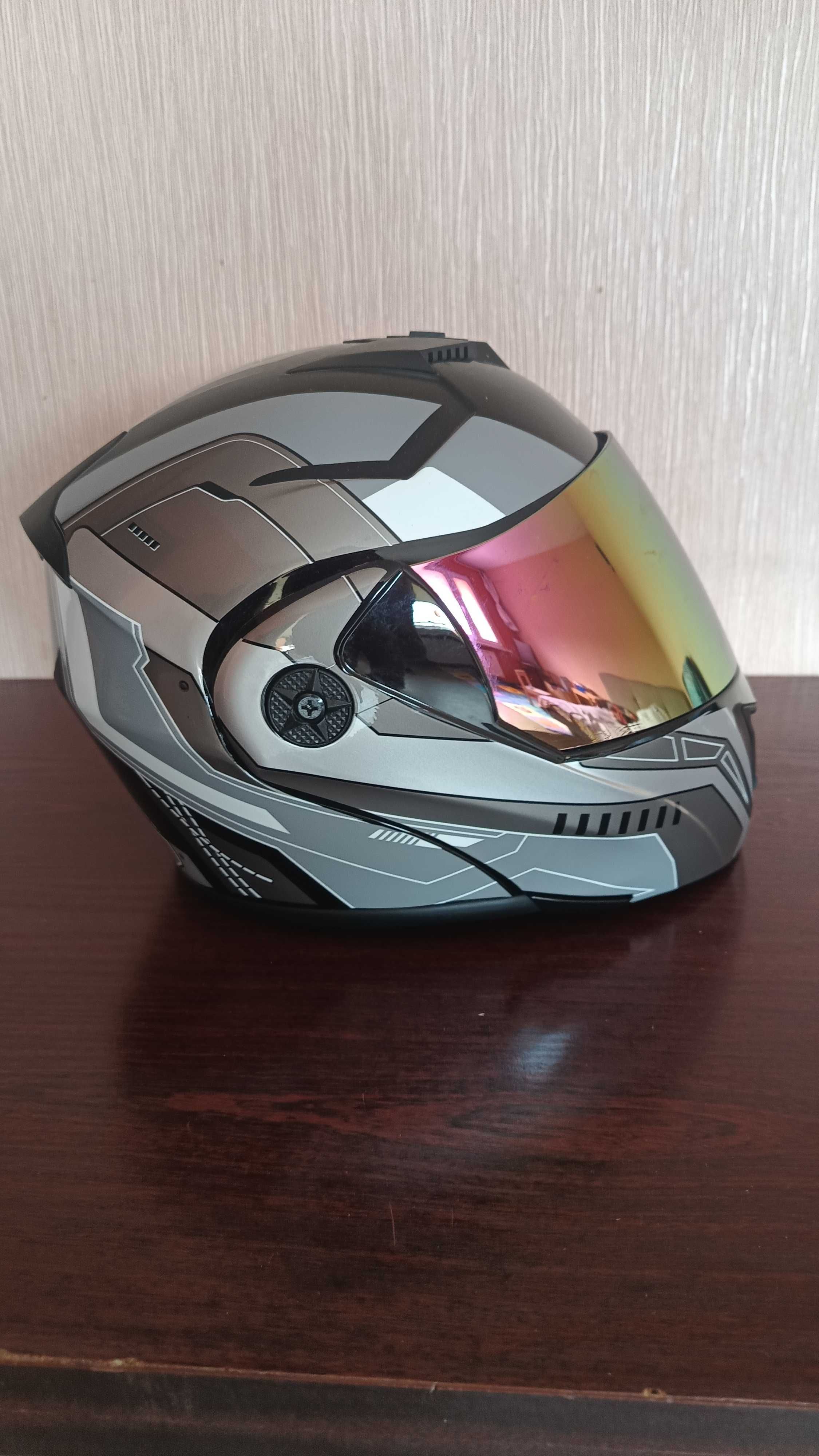 Kask      motor.