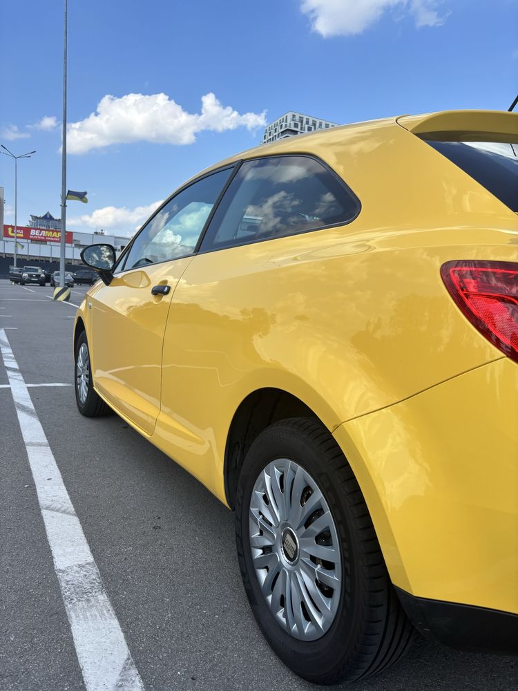 Seat Ibiza 2011 1.4 Бензин