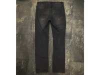 Прямые черные джинсы