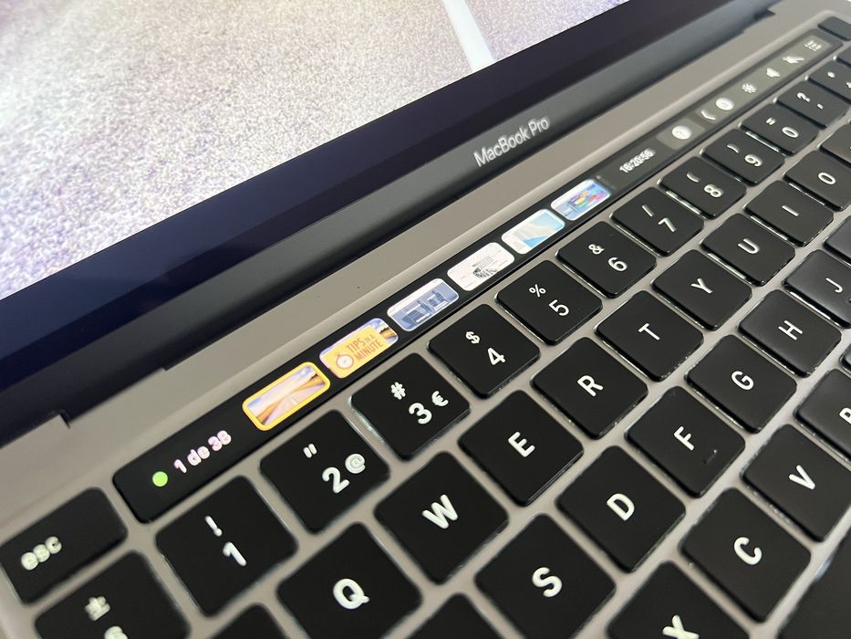 MacBook Pro 13” (2020, Intel i5 Quad-Core) Touch Bar