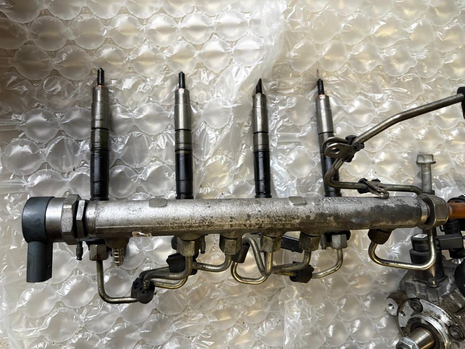 Listwa wtryskowa wtryski pompa wtryskowa Volkswagen Passat B6 2,0TDI