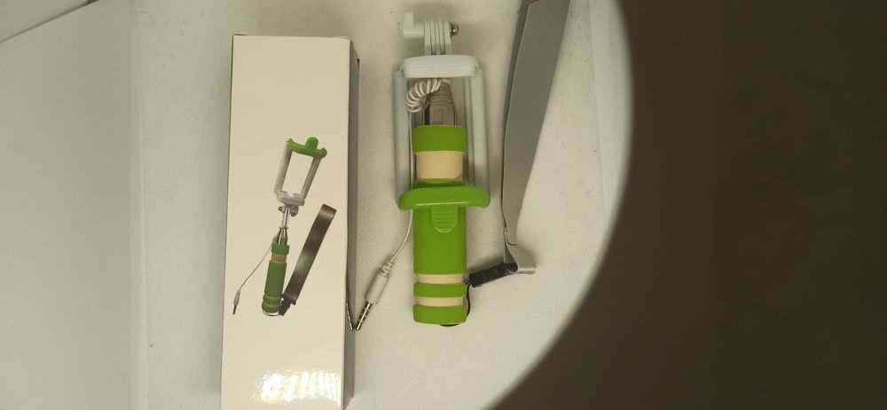 Selfie Stick Z Kablem Do Aparatu Zielony