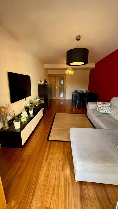 Apartamento T3, com 2 lugares de garagem e Arrumos, Zona Norte-VNF