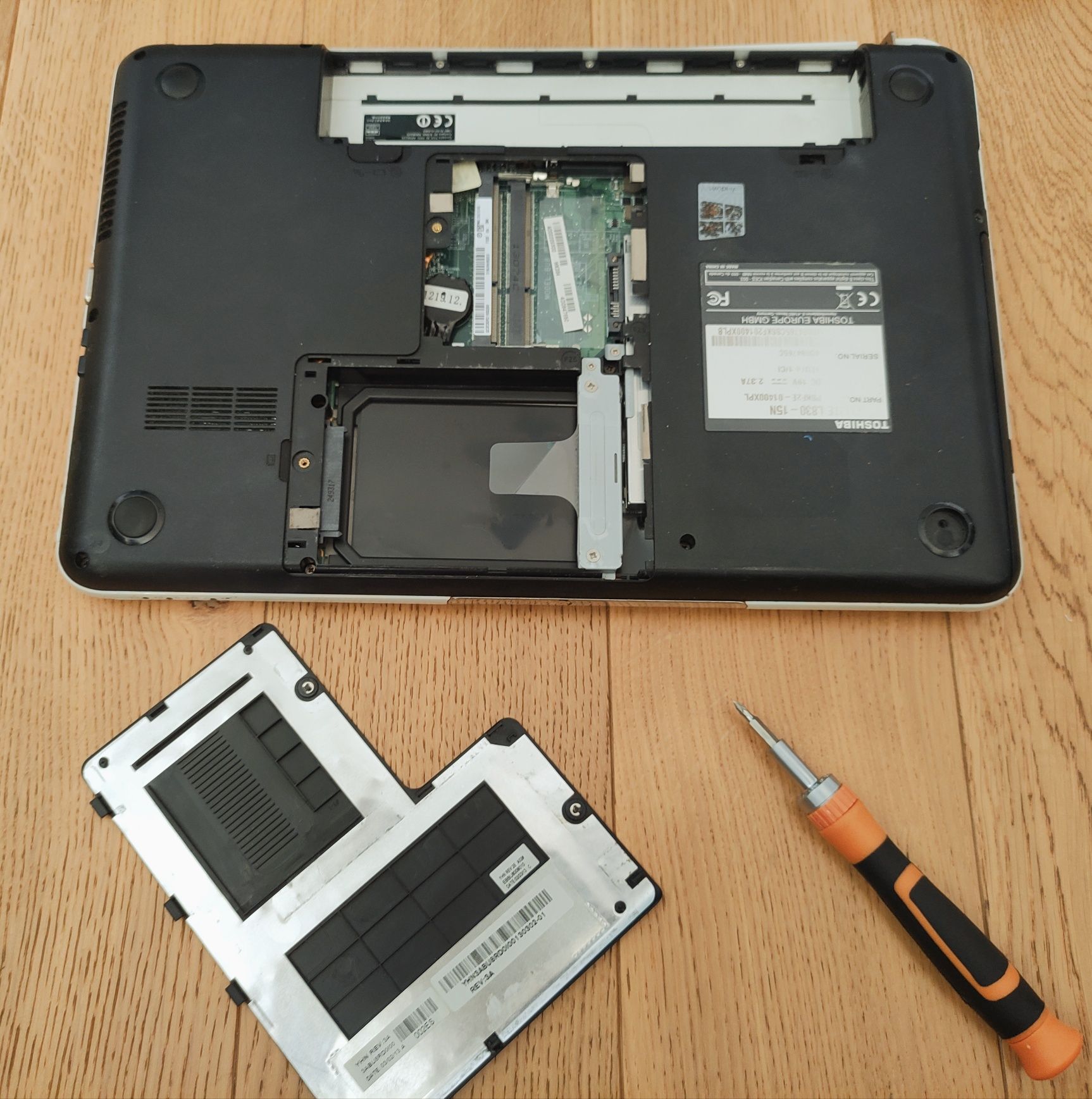 Toshiba L830-15N + bateria 6600 mAh