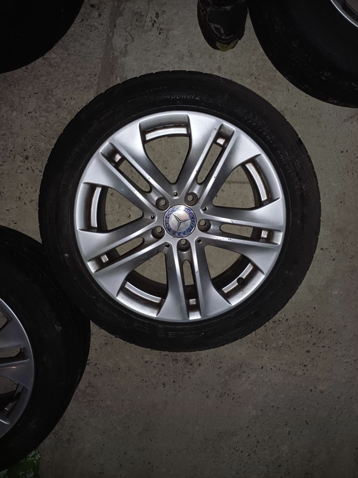 Титани та Резина r 17 245/45та диски r 17 5 х112.